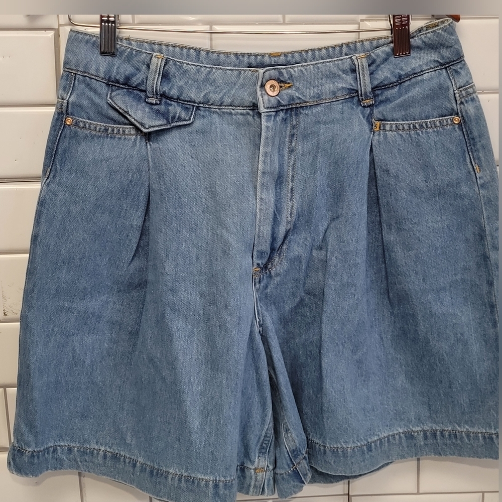 YARGICI Women’s High Waist Medium Wash Denim  Shorts Mom Bermuda Style Size 40